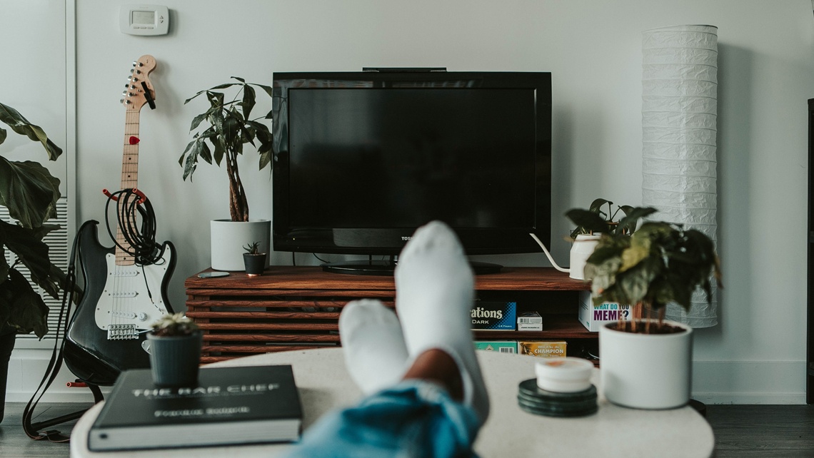 rent to buy tenant relaxing in front of TV | BetterBond